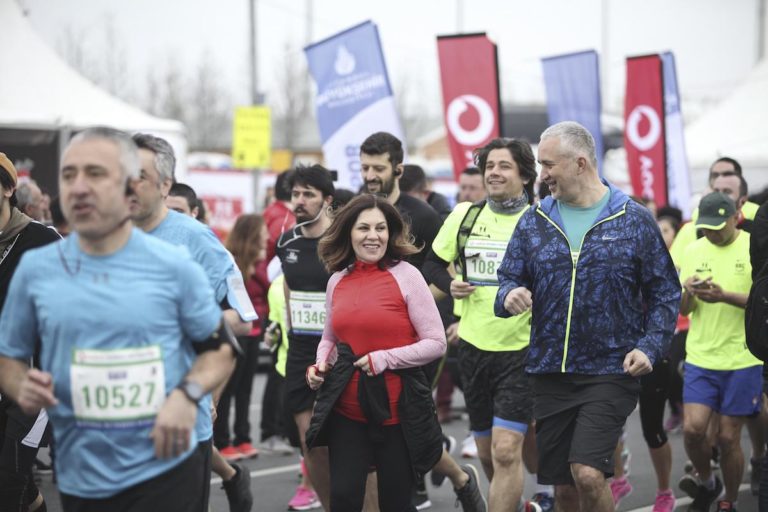 Runners Win Personalized Photos, Trophies at the Vodafone Istanbul Half